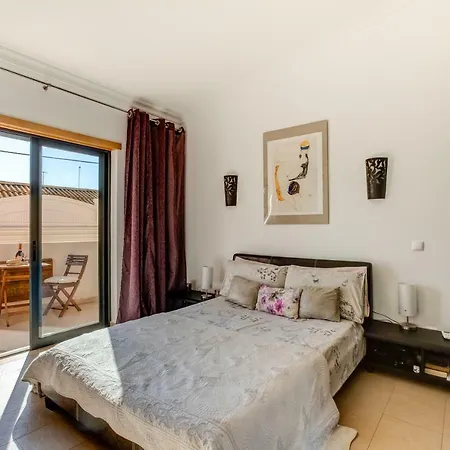 One Bedroom House In Centre Of *